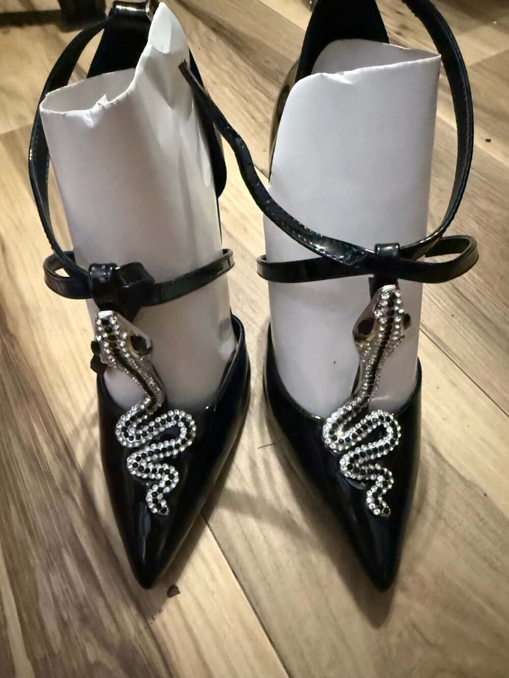 ShoeDazzle Ayana Black Pumps with Rhinestone Snake Detail Size 8.5